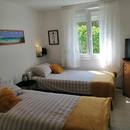 City Center Apartment Dora بولا المظهر الخارجي الصورة
